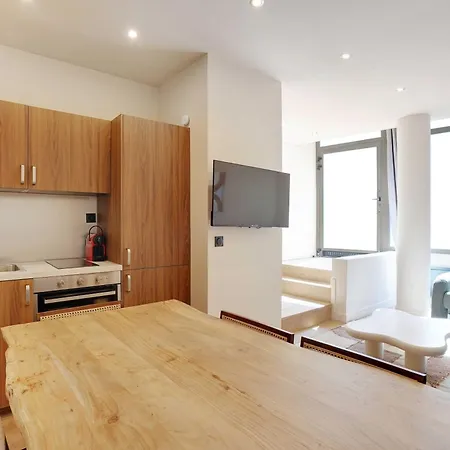 Refurbished - 2bd-8p - Place D'italie